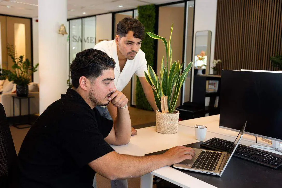 Collega’s van Louie.works aan het werk